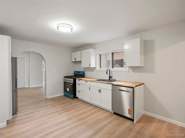 130 Meadle Street, Mount Clemens, MI 48043