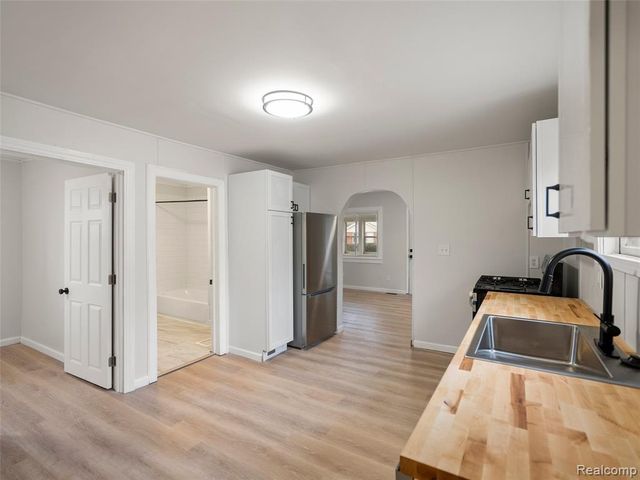 130 Meadle Street, Mount Clemens, MI 48043