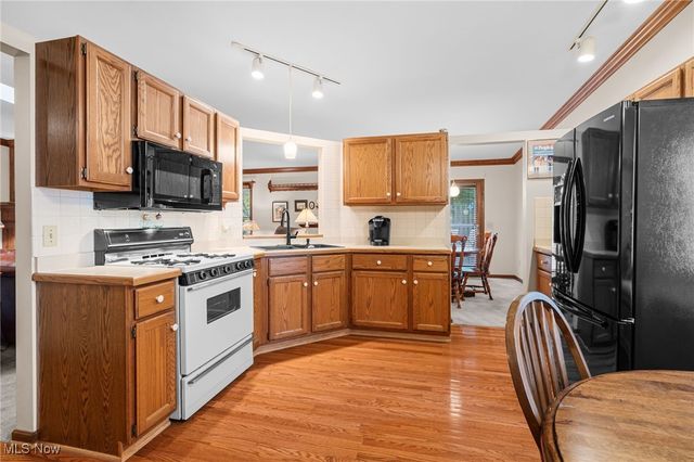 1482 Democracy Drive NW, North Canton, OH 44720