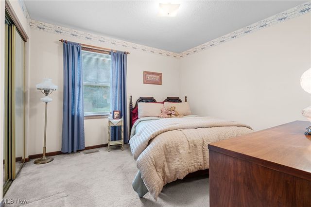 1482 Democracy Drive NW, North Canton, OH 44720