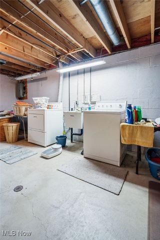 1482 Democracy Drive NW, North Canton, OH 44720