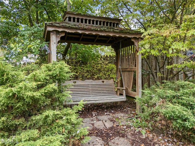 1482 Democracy Drive NW, North Canton, OH 44720