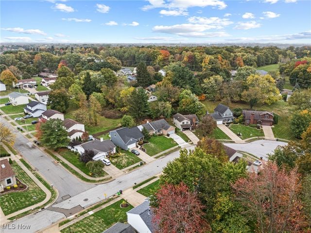 1482 Democracy Drive NW, North Canton, OH 44720