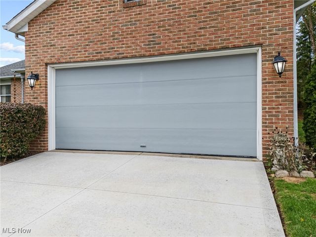 1482 Democracy Drive NW, North Canton, OH 44720