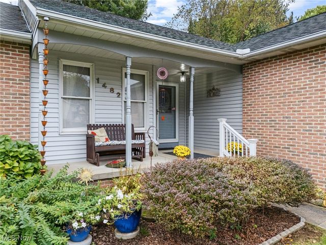 1482 Democracy Drive NW, North Canton, OH 44720