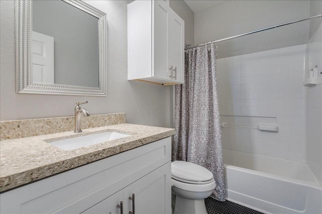 239 Dark Horse LN, Buda, TX 78610