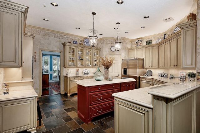 26 S Windsail Place, The Woodlands, TX 77381