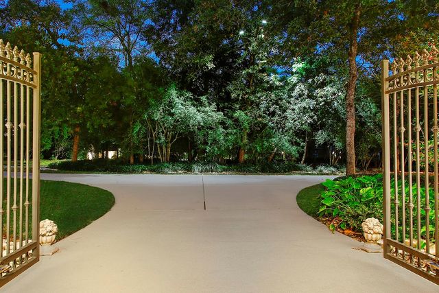 26 S Windsail Place, The Woodlands, TX 77381