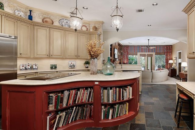 26 S Windsail Place, The Woodlands, TX 77381