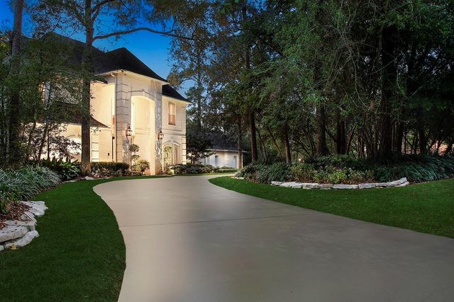 26 S Windsail Place, The Woodlands, TX 77381