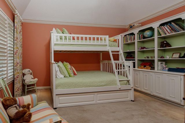 26 S Windsail Place, The Woodlands, TX 77381