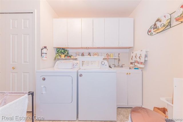 754 Challenging Trail, South Lyon, MI 48178