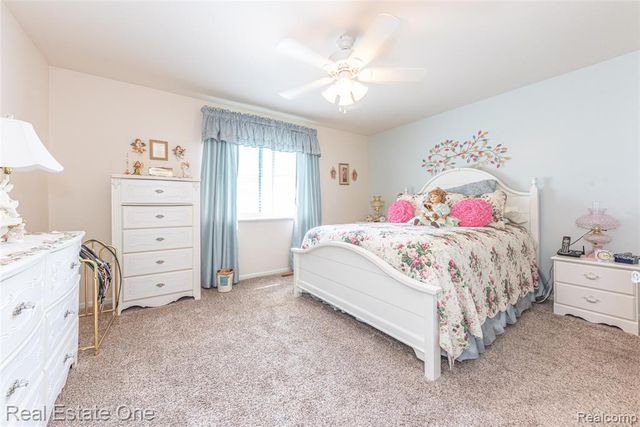 754 Challenging Trail, South Lyon, MI 48178