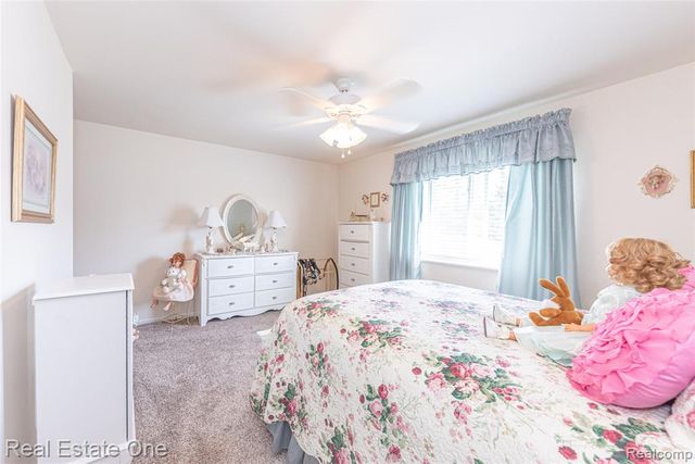 754 Challenging Trail, South Lyon, MI 48178