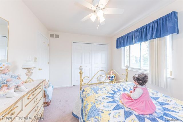 754 Challenging Trail, South Lyon, MI 48178