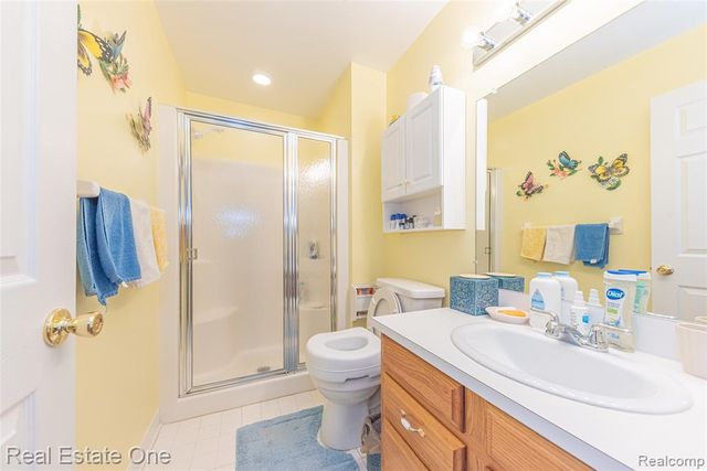 754 Challenging Trail, South Lyon, MI 48178