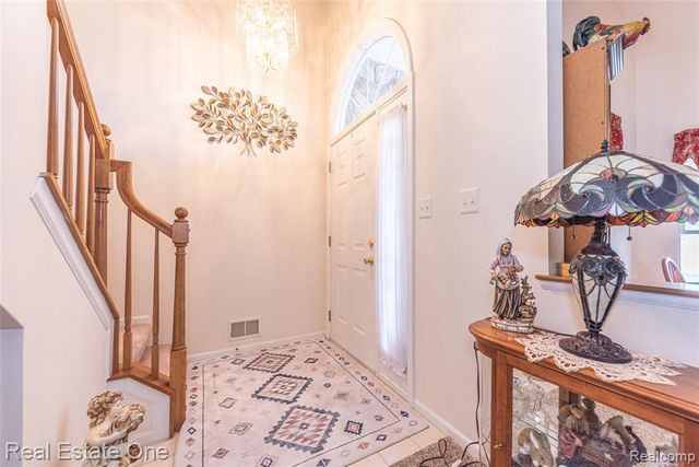 754 Challenging Trail, South Lyon, MI 48178
