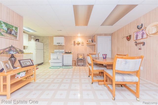 754 Challenging Trail, South Lyon, MI 48178