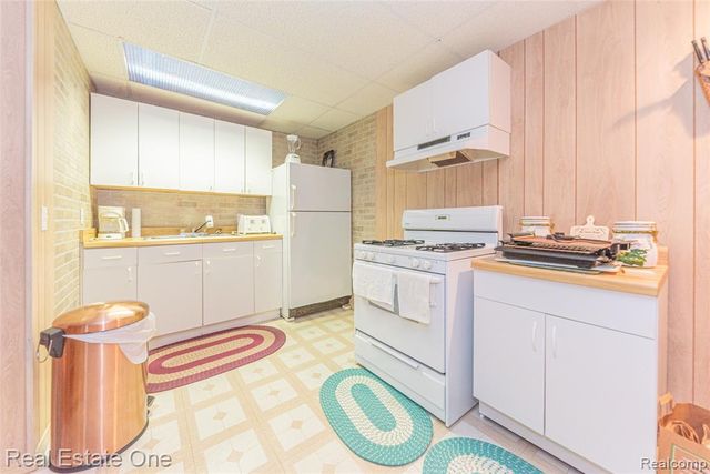 754 Challenging Trail, South Lyon, MI 48178