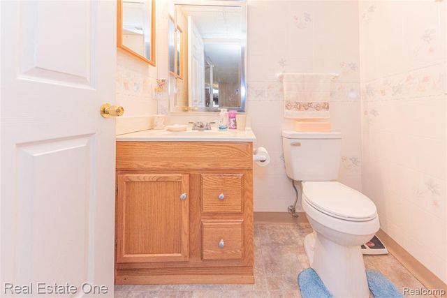 754 Challenging Trail, South Lyon, MI 48178