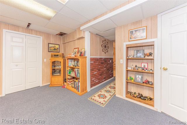 754 Challenging Trail, South Lyon, MI 48178