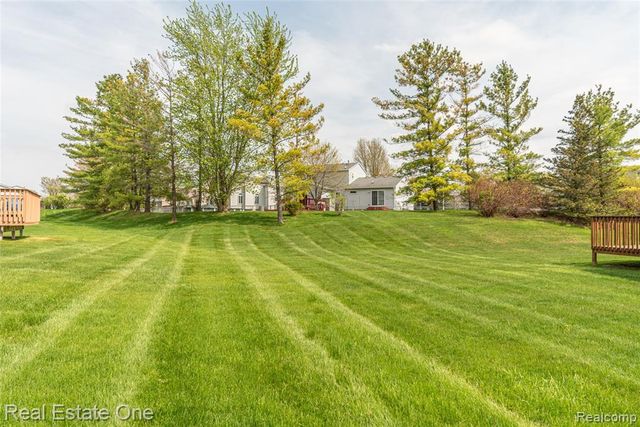 754 Challenging Trail, South Lyon, MI 48178