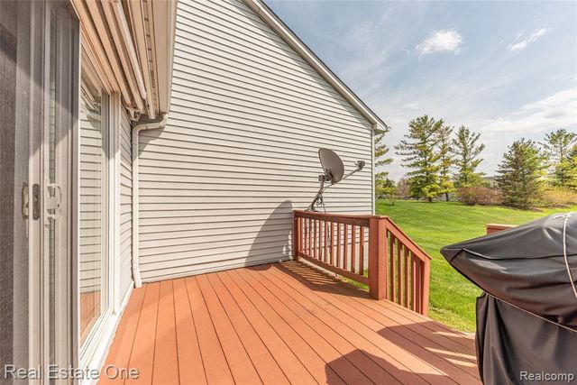 754 Challenging Trail, South Lyon, MI 48178