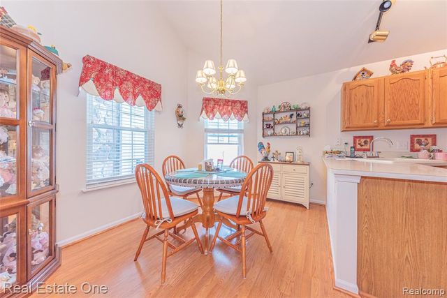 754 Challenging Trail, South Lyon, MI 48178