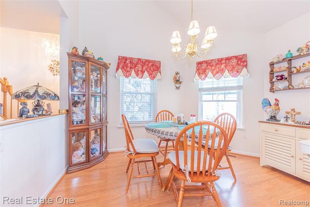 754 Challenging Trail, South Lyon, MI 48178