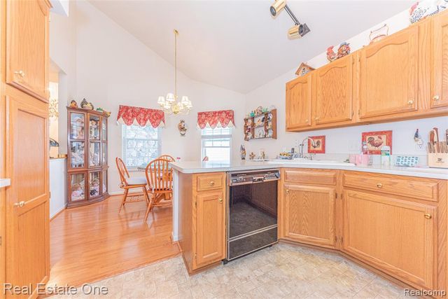 754 Challenging Trail, South Lyon, MI 48178