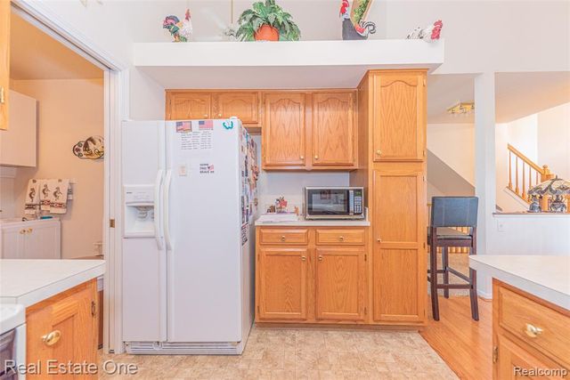 754 Challenging Trail, South Lyon, MI 48178