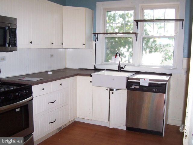 321 W HOLLY AVE, Pitman, NJ 08071