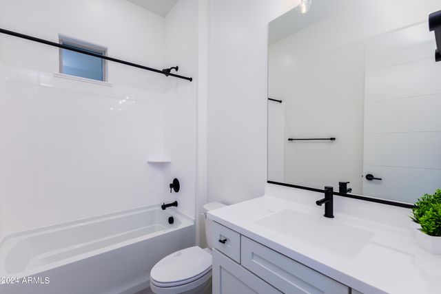 14407 N 75th Drive, Peoria, AZ 85381