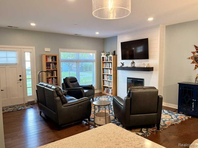 606 Boardwalk Lane, Dexter, MI 48130