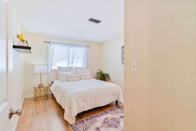 602 Franklin Crossing Rd 602, Franklin, MA 02038