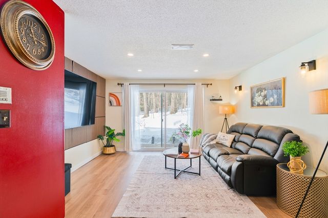 602 Franklin Crossing Rd 602, Franklin, MA 02038