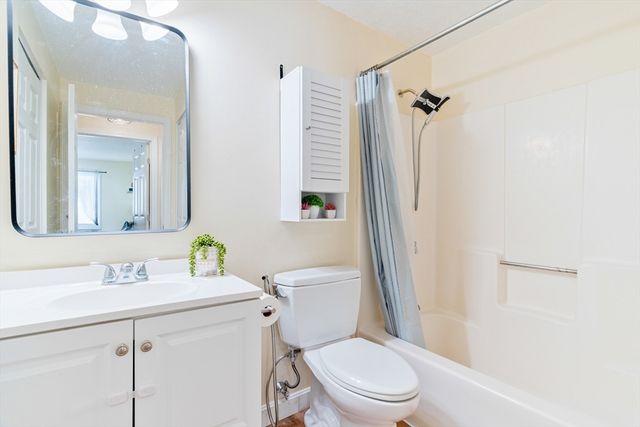 602 Franklin Crossing Rd 602, Franklin, MA 02038