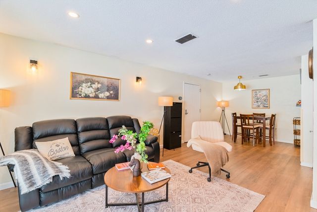 602 Franklin Crossing Rd 602, Franklin, MA 02038