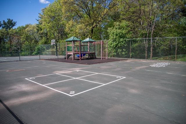 602 Franklin Crossing Rd 602, Franklin, MA 02038