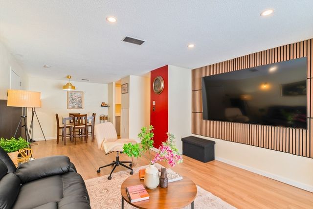 602 Franklin Crossing Rd 602, Franklin, MA 02038