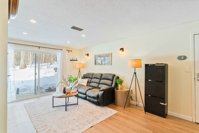 602 Franklin Crossing Rd 602, Franklin, MA 02038