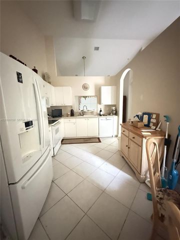 6207 Petunia Road, Delray Beach, FL 33484