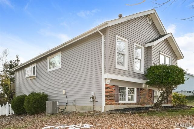 16504 Forest Pine Drive, Ballwin, MO 63011