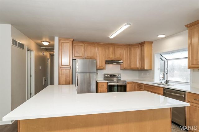 16504 Forest Pine Drive, Ballwin, MO 63011