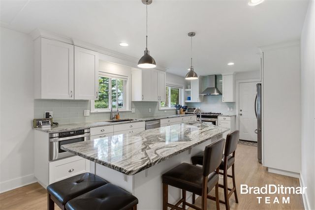 1350 Lake Grove Avenue, East Grand Rapids, MI 49506