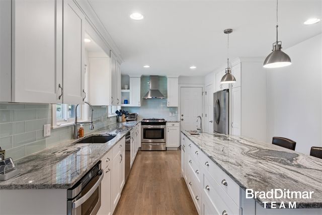 1350 Lake Grove Avenue, East Grand Rapids, MI 49506