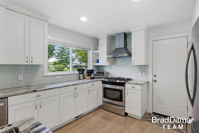 1350 Lake Grove Avenue, East Grand Rapids, MI 49506