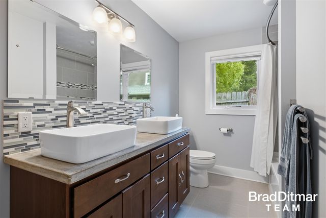 1350 Lake Grove Avenue, East Grand Rapids, MI 49506