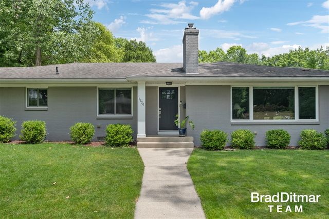 1350 Lake Grove Avenue, East Grand Rapids, MI 49506