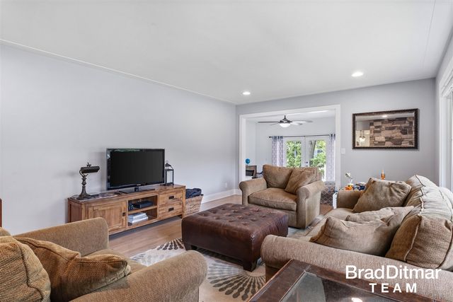 1350 Lake Grove Avenue, East Grand Rapids, MI 49506